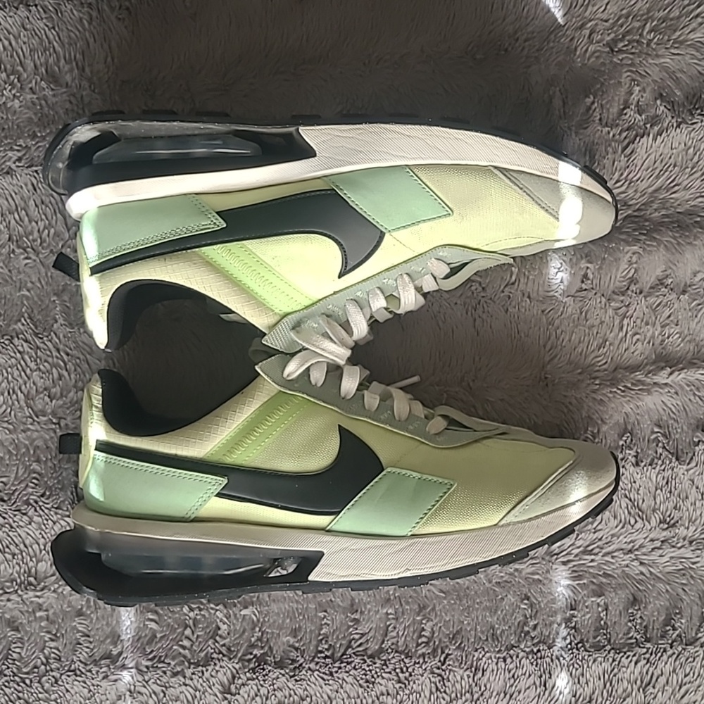 Air Max Pre Day size 10